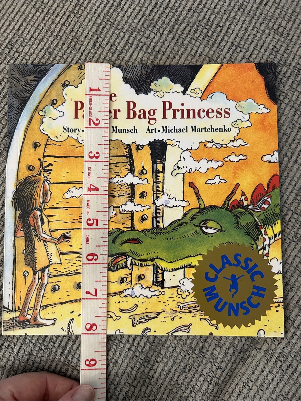 The Paper Bag Princess Children’s Book - by Robert Munsch girl dragon classic - Picture 7 of 8
